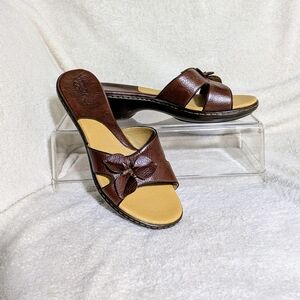 Women's Strictly‎ Comfort Brown Leather Sandals /Slides | Size 8M